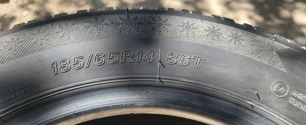 Продается комплект зимних шин 185/65/R14