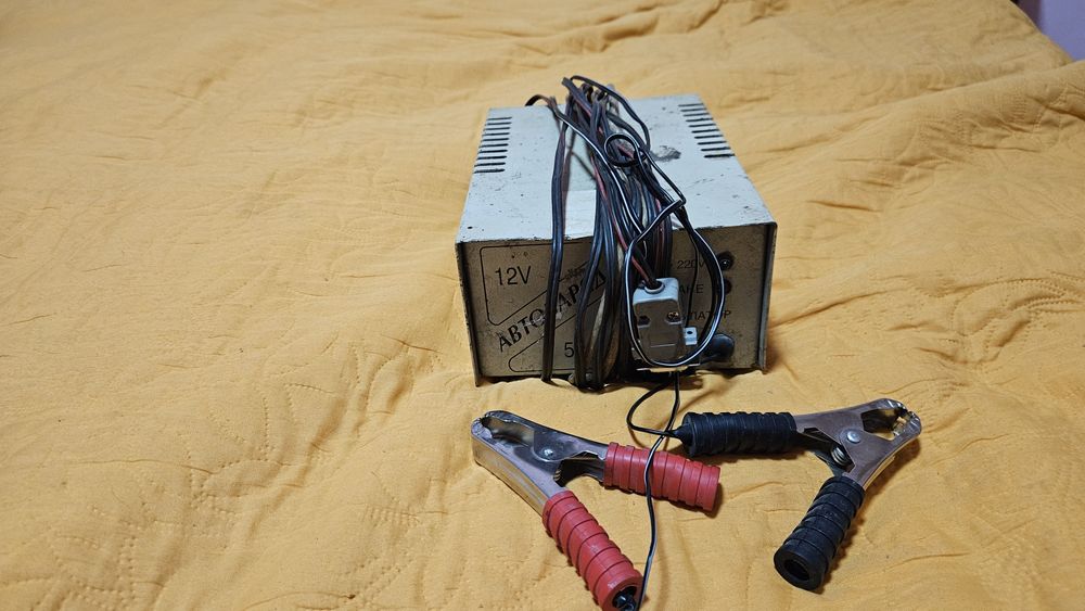 Зарядно устройство за акумулатори 12v