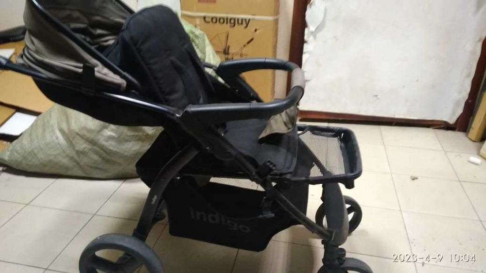Складывающаяся детская коляска