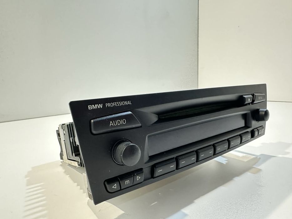 Продаваме радио CD за БМВ Е90 Е91 Е92 Е93 Е87