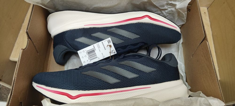 Беговые кроссовки Adidas Response