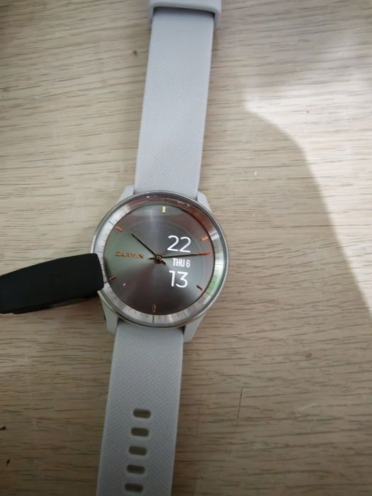 Продам часы Garmin Vivomove Trend