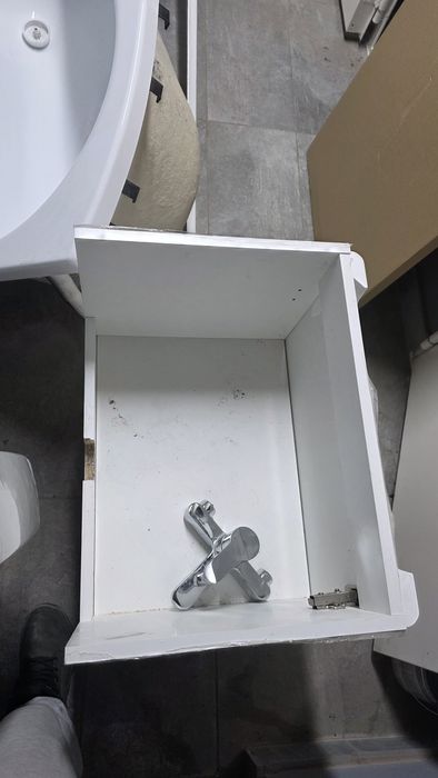 Pachet: cada, wc si chiuveta