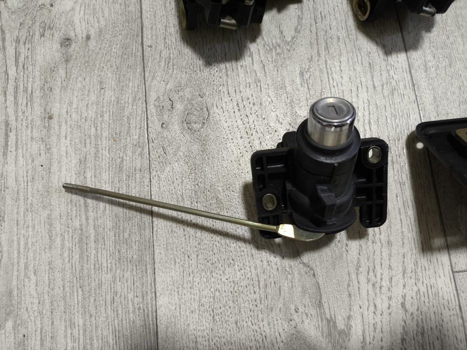 Замок багажника Мерседес 124 / 202 /190