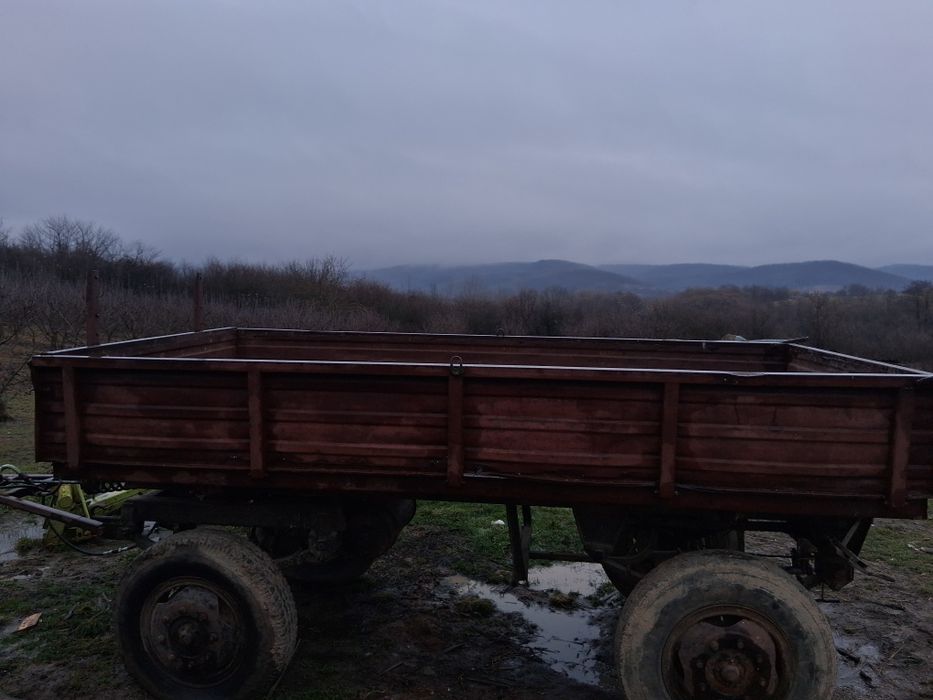 Vând remorca românească