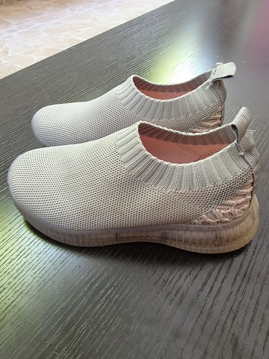 Adidasi cu luminite Sinsay marimea 30