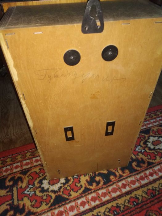 продаются часы янтарь настенные