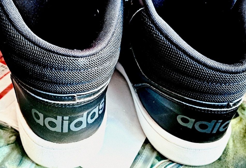 Ghete sport piele Adidas.