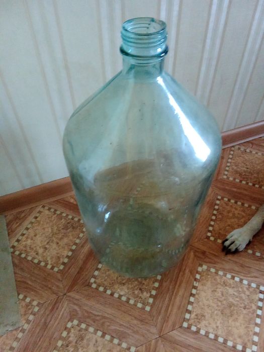 Бутыль стеклянный