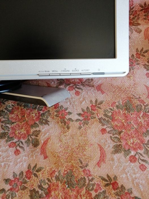 LG FLATRON W2242BP с тунер