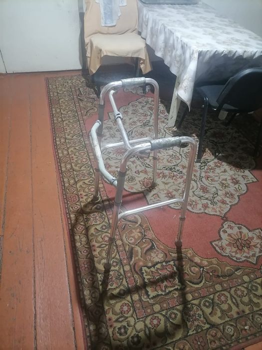 Продам ходунки  в хорошем состоянии