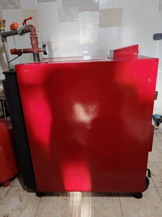 Vînd centrală pe lemne