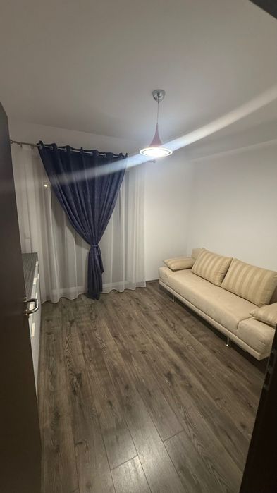Închiriez apartament, în spate la mall blocurile vezi