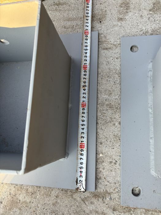 Suporti pentru stalpi de lemn 25x25 cm.