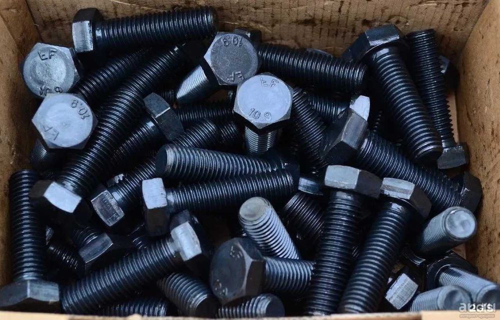 Шпильки Болты и гайка