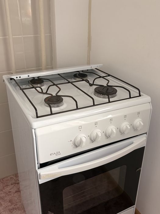 Продам газовую плиту