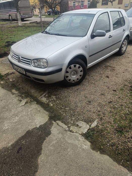 Vând Golf 4 1.4 benzina
