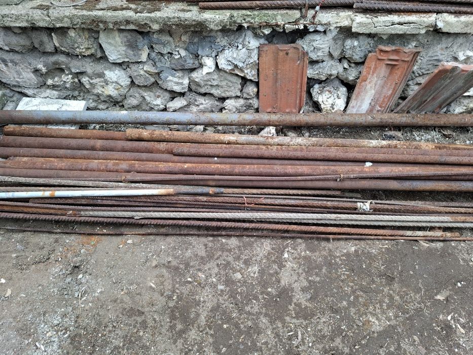 Продавам тръби 4-5м и арматура дебела.