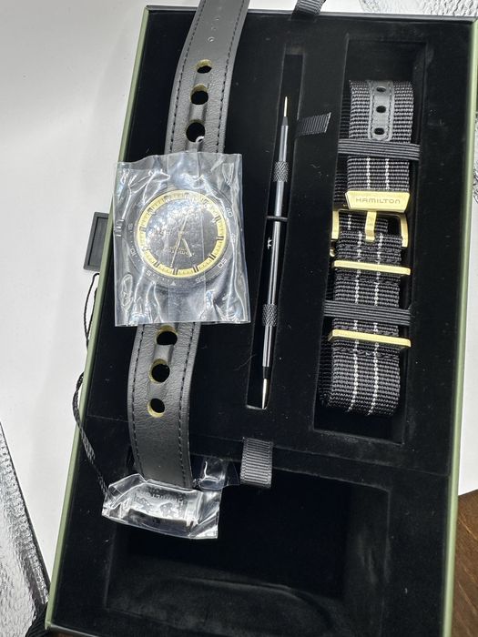 * Чисто Нов* Hamilton Pan Europ Automatic *Black & Gold*