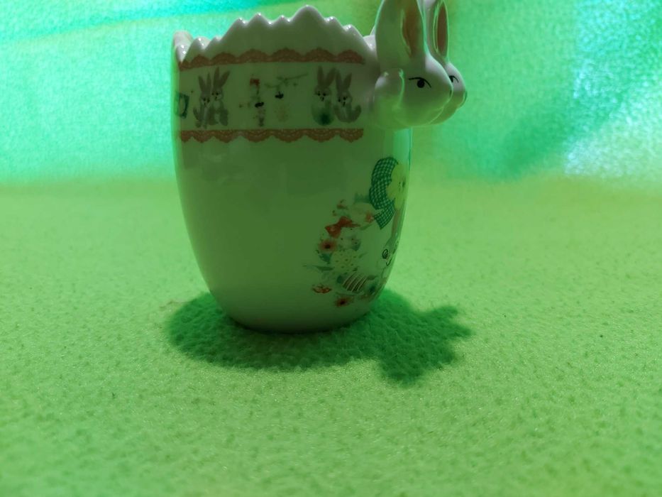 Cana decor cu iepurasi pentru paste, confectionata din portelan
