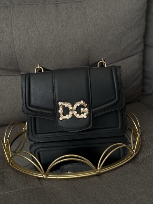 Разнообразие от чанти на различни марки