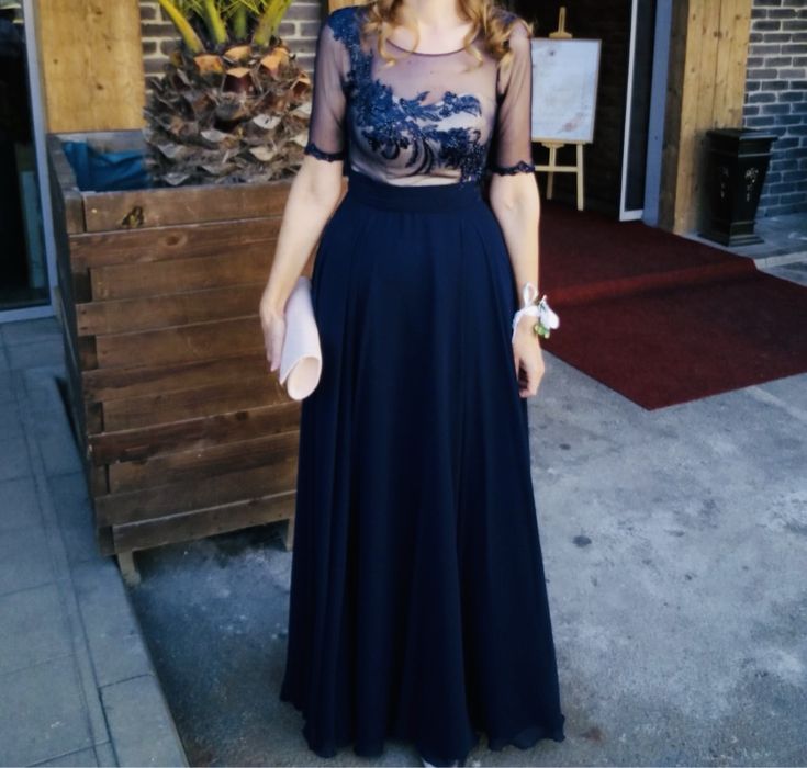 Продавам официална рокля