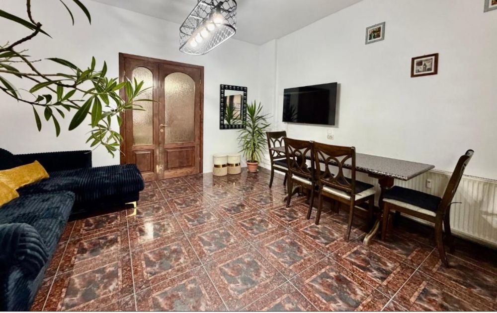 Apartament cu 2 camere, curte proprie, zona Lipovei ,centrala