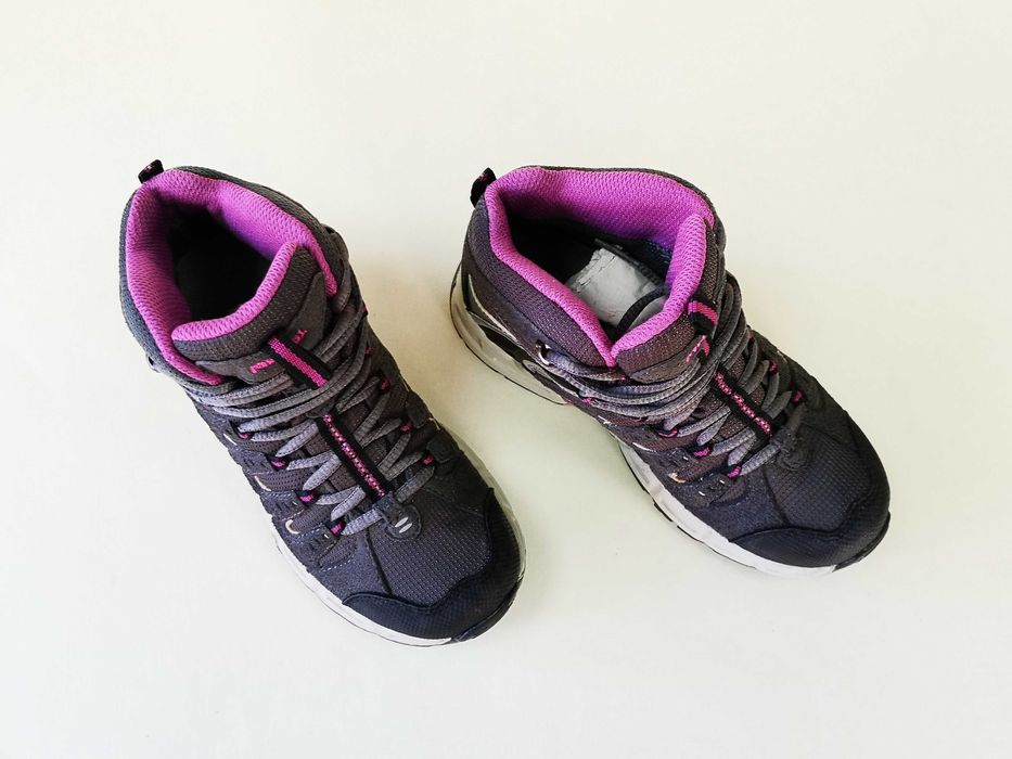 Bocanci IMPERMEABILI ghete munte copii 28 29  MEINDL GORETEX  Ca NOI