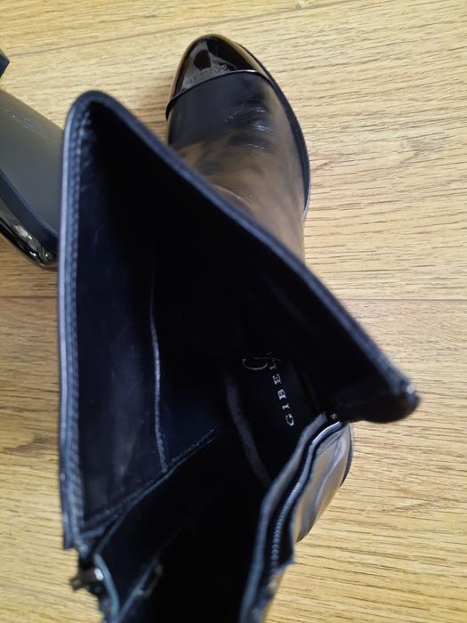 Vând ghetuțe damă noi