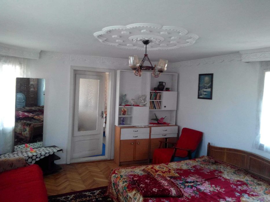 Vând casă cu etaj și teren Vânători Neamț langa Târgu Neamt