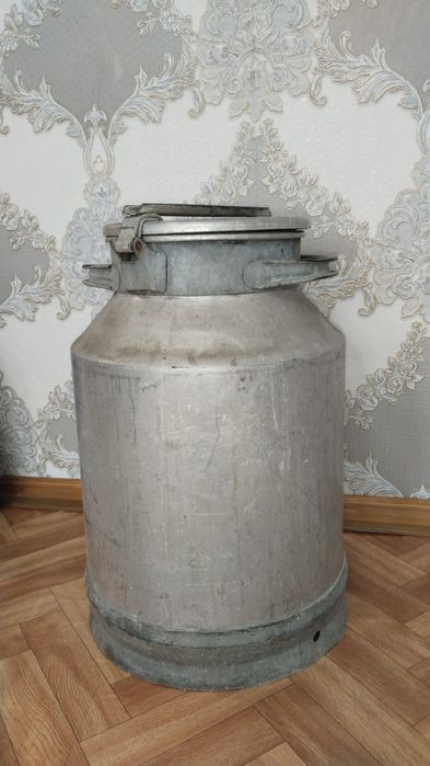 Продам большую флягу.