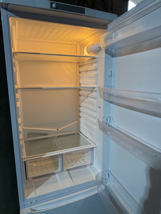 Продается холодильник Indesit 339л/ 185см