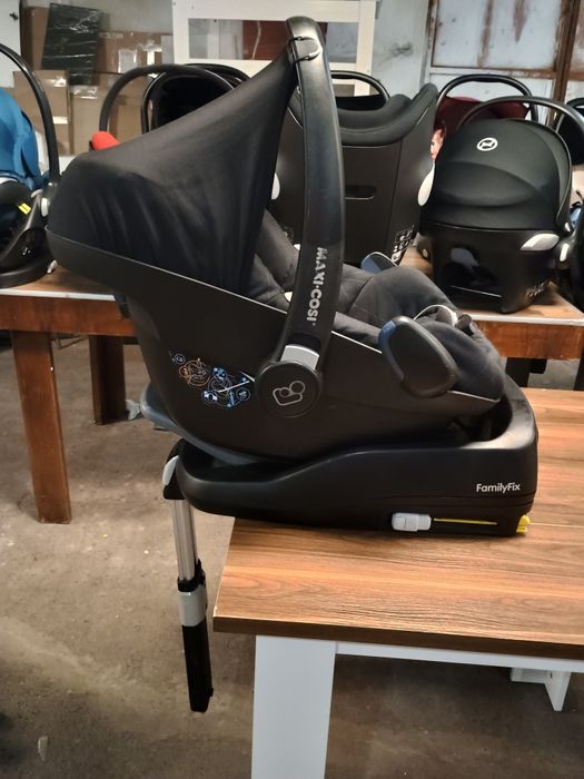 Столче за кола с база Maxi-Cosi Pebble + Family fix