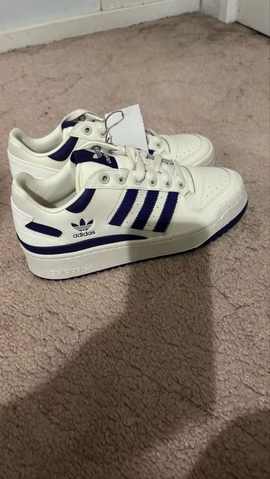 Оригинални чисто нови адидас
