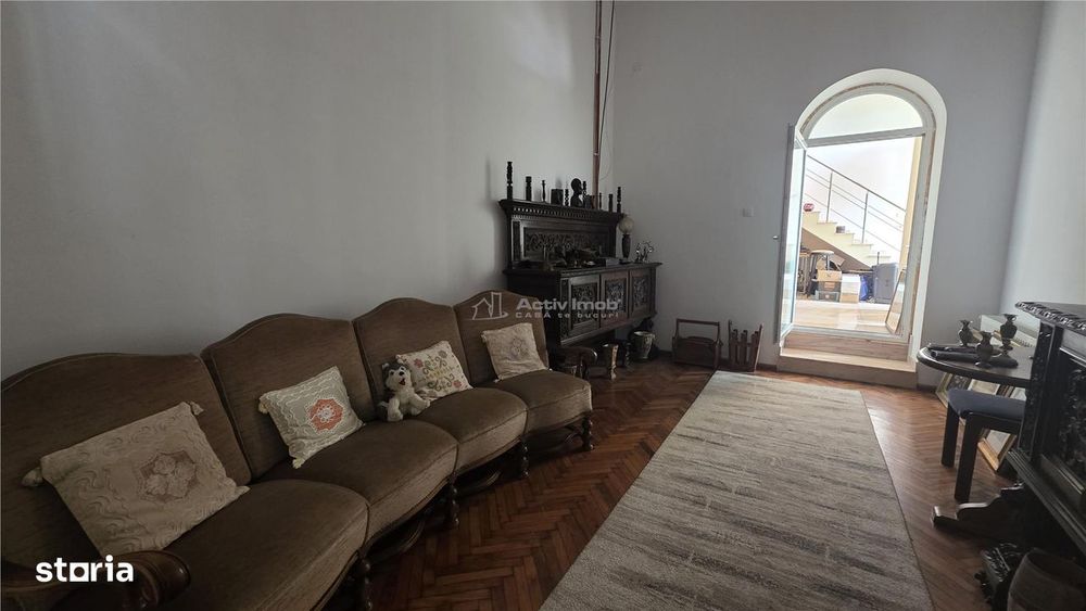 Casa cu etaj,teren 400 mp, pretabila : clinica, gradinita, birouri
