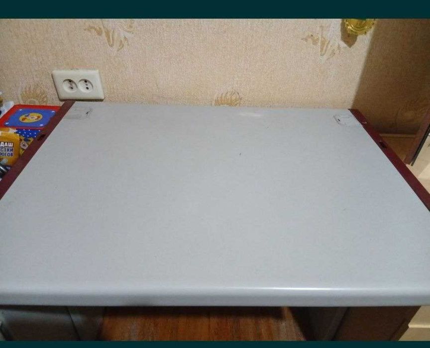 Продам стол железный компьютерный