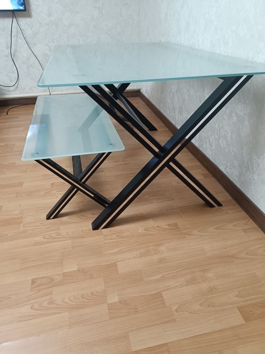 Столы стеклянные