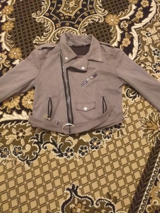 Продам ветровки для девочек 9-10 лет