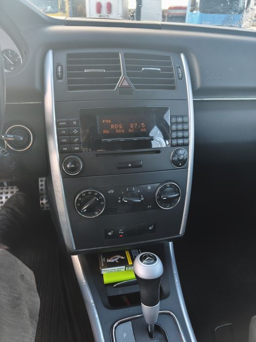 Mercedes cutie automată