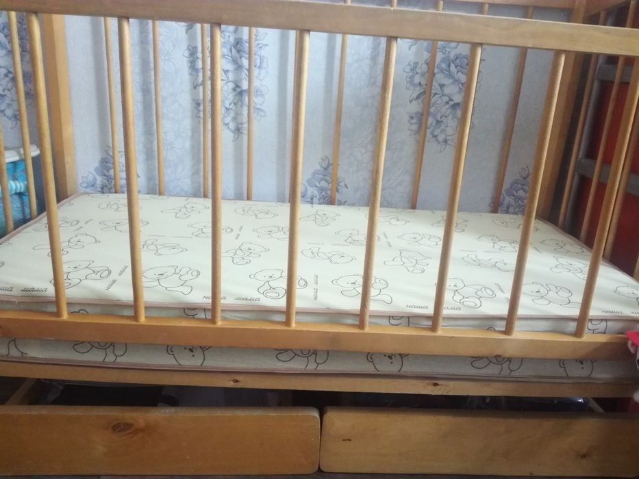 Продам детскую кроватку