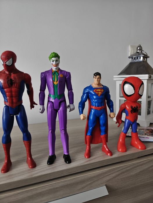 Vând Super Eroi Marvel
