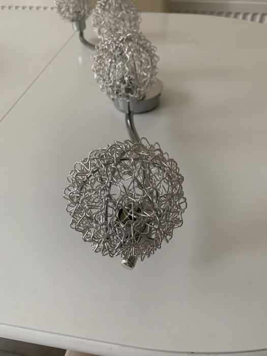 Lustra tavan eleganta