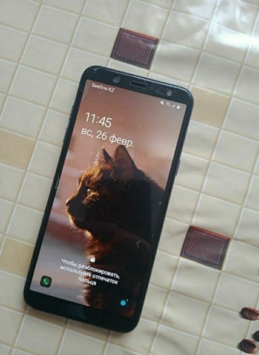 Самсунг а6 2018года продам