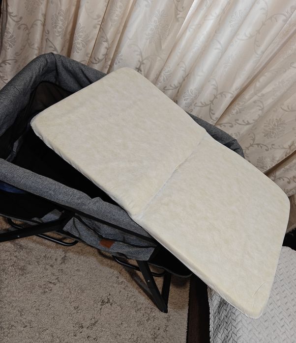 Pătuț pentru bebeluș cu funcție de leagăn