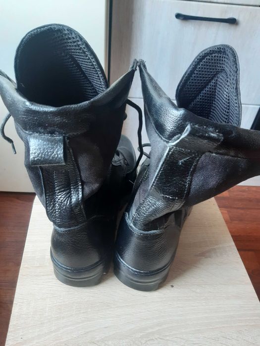 Ботинки с высокими берцами