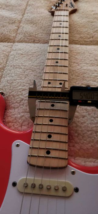 Squier Stratocaster + Eric Clapton Mid Boost kit