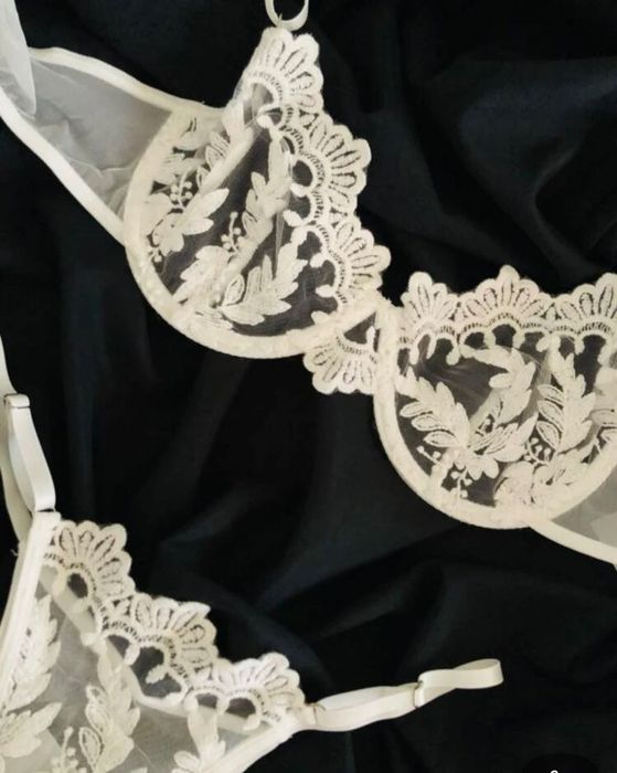 Дамски комплект в бяло