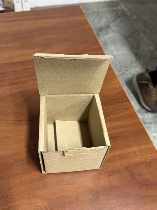 Самосборная картонная коробка