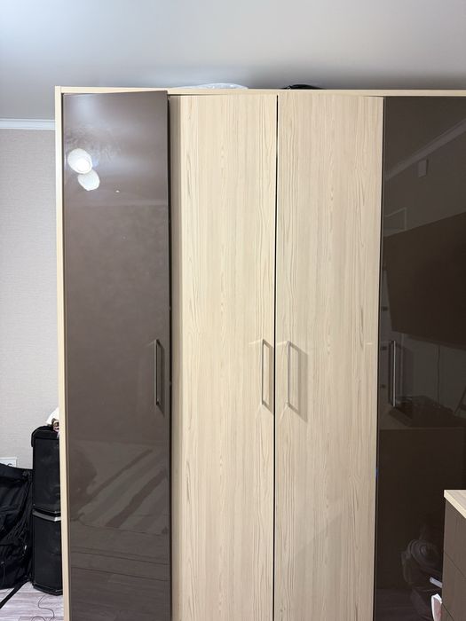Продам шкаф с комодом в отличном состоянии.