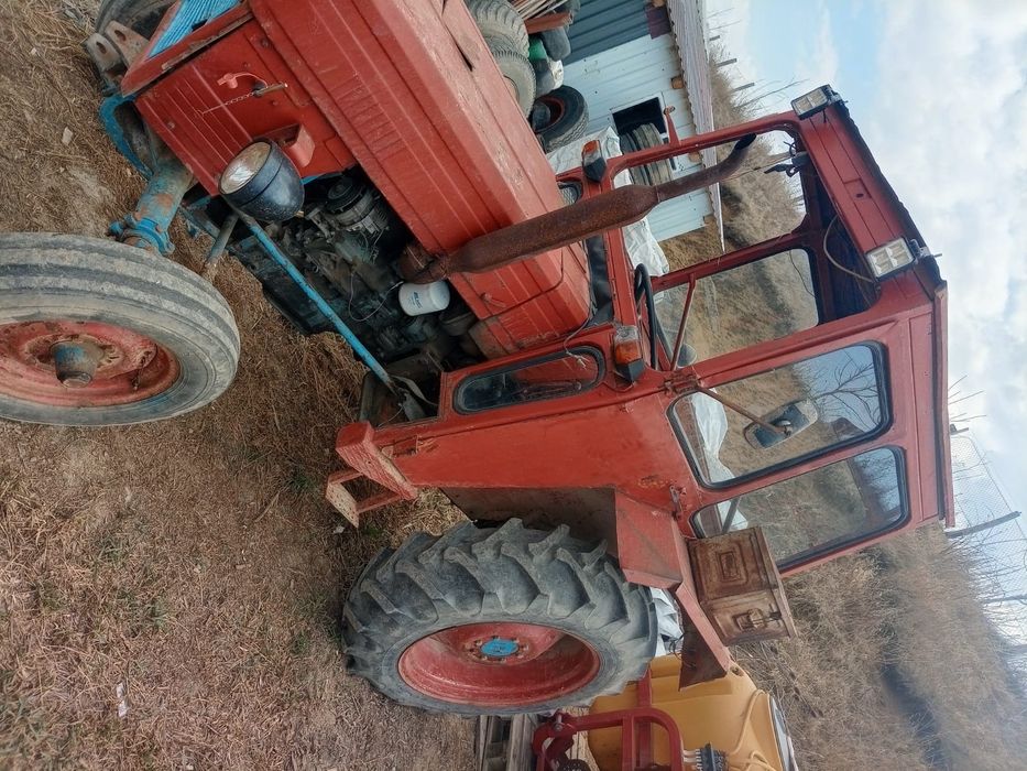 Vând tractor u445